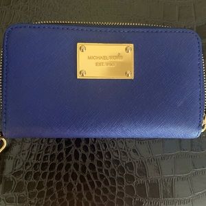 Michael kors wristlet authentic